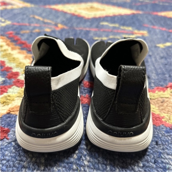 Black and White Women's Toe Shoes - Picture 5 of 9